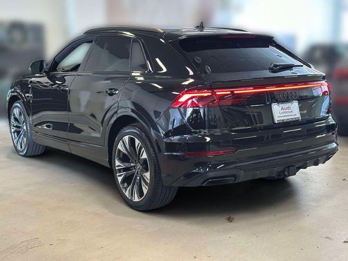 Mythos Black Metallic 2025 Audi Q8 55 Premium