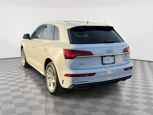 Glacier White Metallic 2022 Audi Q5 45 S line quattro Premium