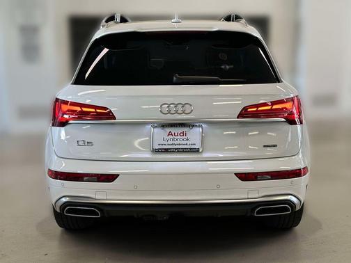 Ibis White 2023 Audi Q5 45 S line quattro Premium