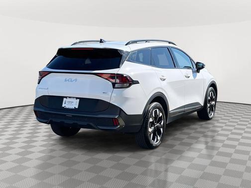 Glacial White Pearl 2024 Kia Sportage X-Line