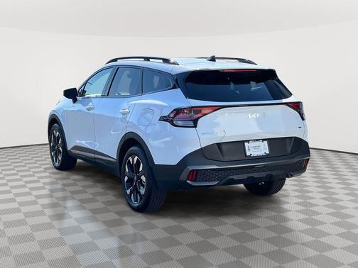 Glacial White Pearl 2024 Kia Sportage X-Line