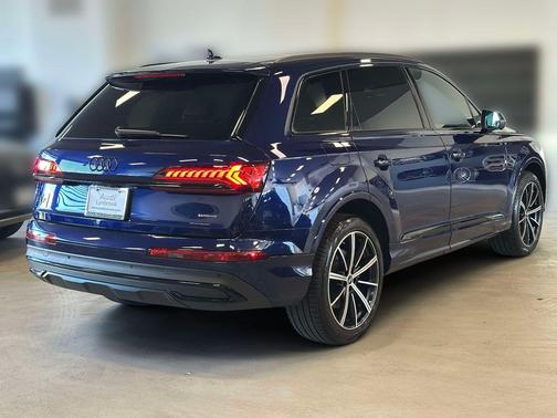 Navarra Blue Metallic 2022 Audi Q7 55 Premium Plus