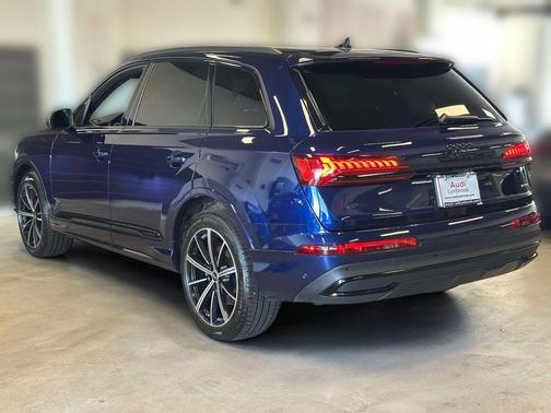 Navarra Blue Metallic 2022 Audi Q7 55 Premium Plus