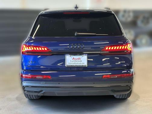 Navarra Blue Metallic 2022 Audi Q7 55 Premium Plus