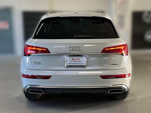 Glacier White Metallic 2023 Audi Q5 45 S line quattro Premium