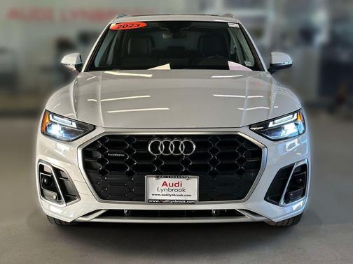 Glacier White Metallic 2023 Audi Q5 45 S line quattro Premium