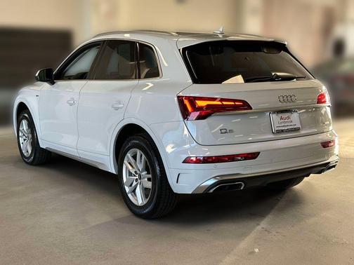 Glacier White Metallic 2023 Audi Q5 45 S line quattro Premium