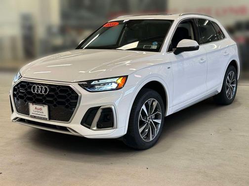 Ibis White 2023 Audi Q5 45 S line quattro Premium