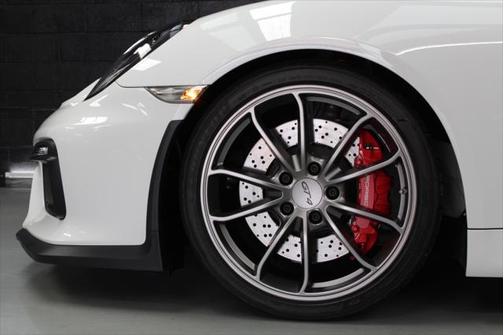 Photo 4 of 64 of 2016 Porsche Cayman GT4