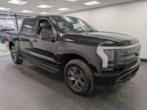 2023 Ford F-150 Lightning LARIAT