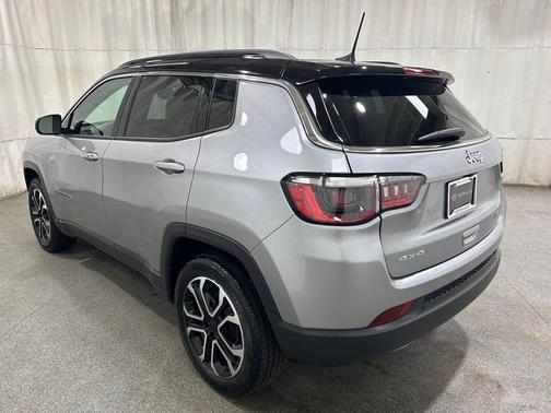 Billet Silver Metallic Clearcoat 2023 Jeep Compass Limited