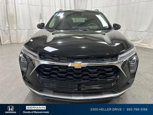 Mosaic Black Metallic 2025 Chevrolet Trax LT