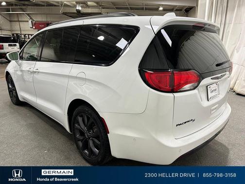 Bright White Clearcoat 2019 Chrysler Pacifica Touring-L Plus