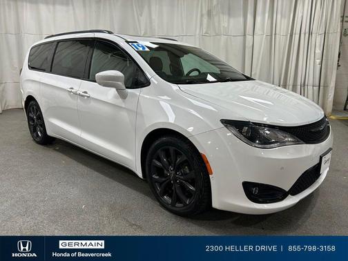 Bright White Clearcoat 2019 Chrysler Pacifica Touring-L Plus