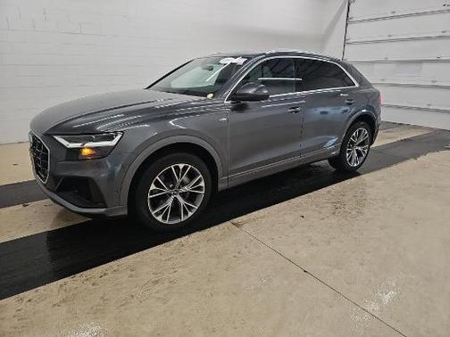 Daytona Gray Pearl Effect 2021 Audi Q8 55 Premium Plus