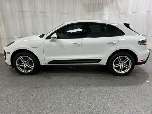 2022 Porsche Macan Base