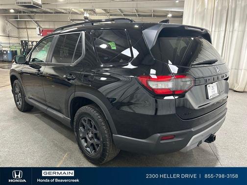 Crystal Black Pearl 2025 Honda Pilot TrailSport