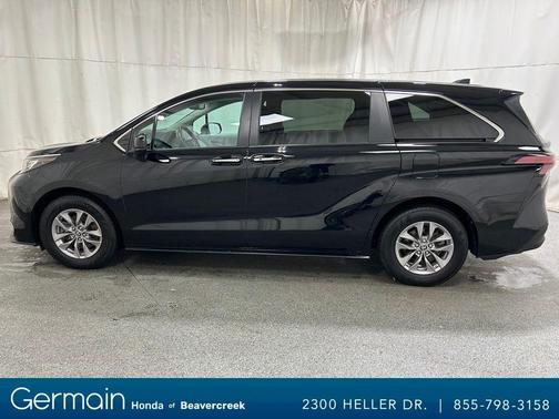 2022 Toyota Sienna XLE