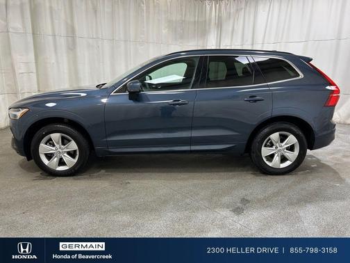 2022 Volvo XC60 B5 Momentum