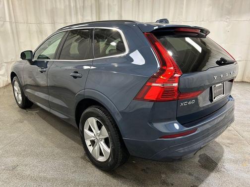 2022 Volvo XC60 B5 Momentum