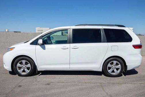 2016 Toyota Sienna LE