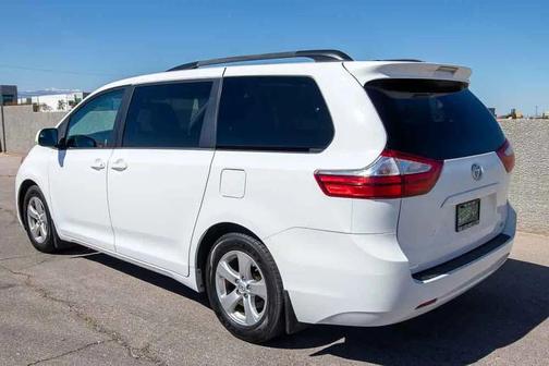 2016 Toyota Sienna LE