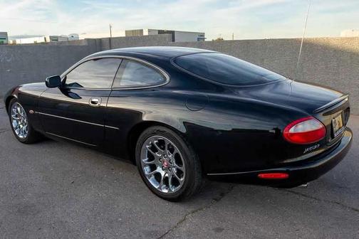 2000 Jaguar XKR Base