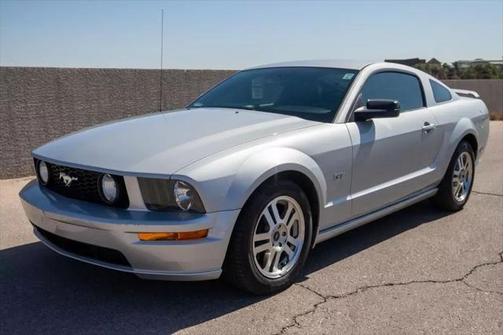 2005 Ford Mustang GT Premium