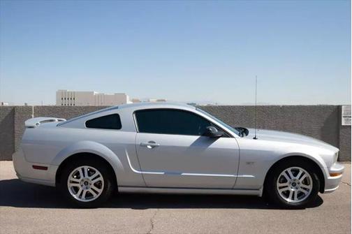 2005 Ford Mustang GT Premium