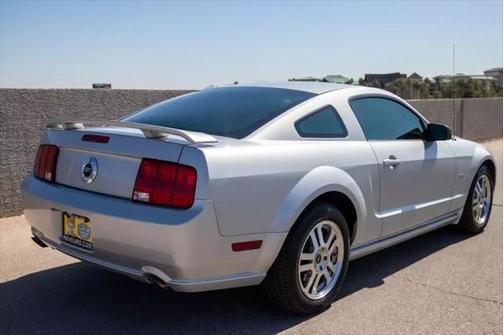 2005 Ford Mustang GT Premium