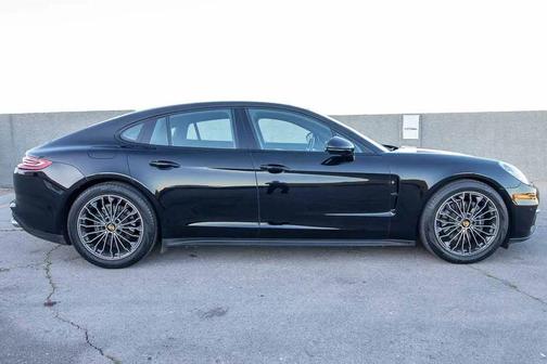 2018 Porsche Panamera 4