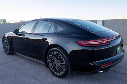 2018 Porsche Panamera 4