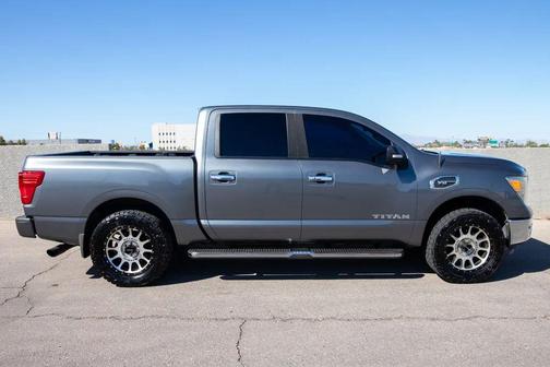 2017 Nissan Titan SV