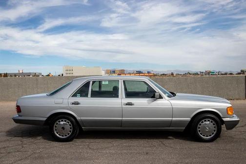 1987 Mercedes-Benz S-Class 300SDL