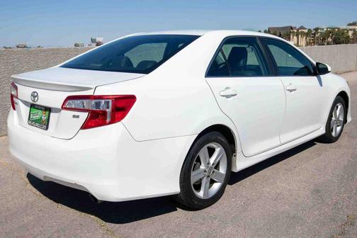 White 2014 Toyota Camry SE