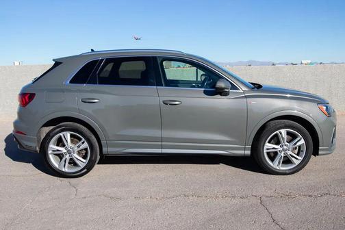 2021 Audi Q3 45 S line Premium