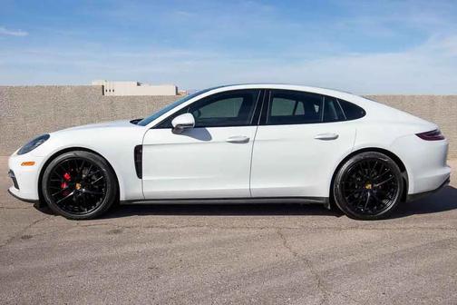 2018 Porsche Panamera 4