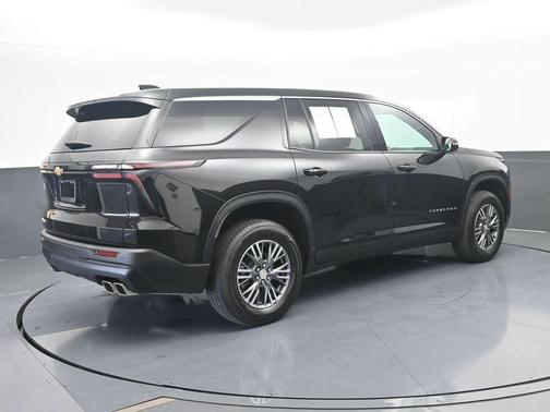 Mosaic Black Metallic 2024 Chevrolet Traverse LS