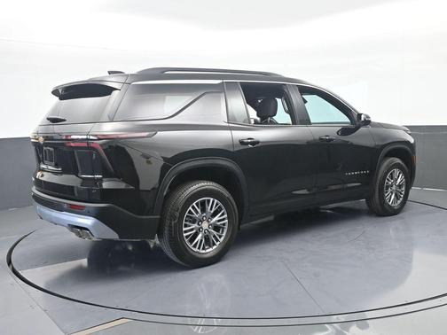 Mosaic Black Metallic 2026 Chevrolet Traverse LT