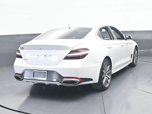 Uyuni White 2025 Genesis G70 2.5T