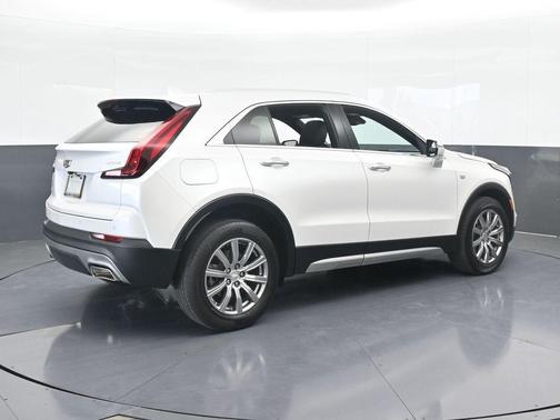 2022 Cadillac XT4 Premium Luxury