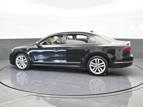 2018 Volkswagen Passat 2.0T SEL Premium