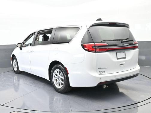 2023 Chrysler Pacifica Touring-L