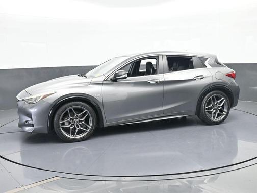 2017 INFINITI QX30 Sport