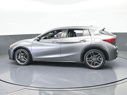 2017 INFINITI QX30 Sport