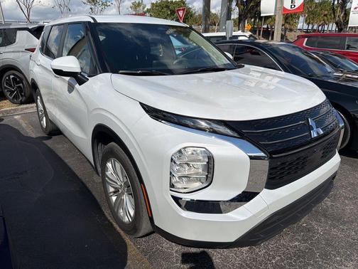 2023 Mitsubishi Outlander ES