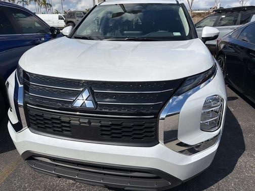 2023 Mitsubishi Outlander ES