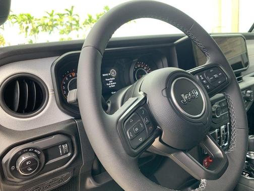 2024 Jeep Gladiator Sport