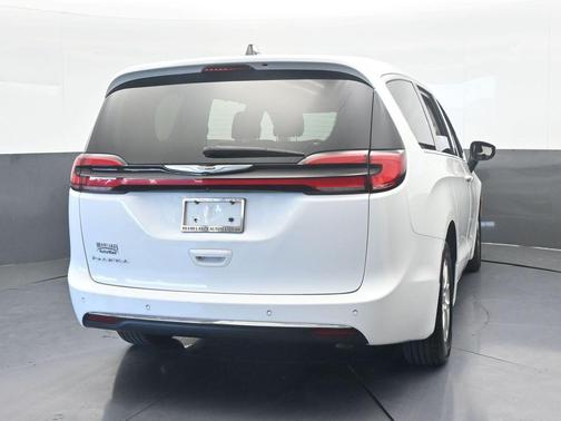 2023 Chrysler Pacifica Touring-L