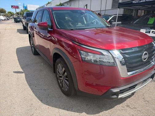 2024 Nissan Pathfinder SL